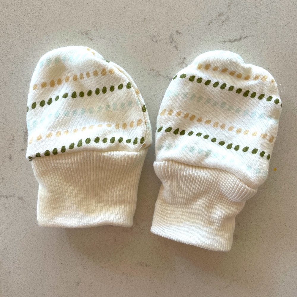 NWOT Newborn mittens